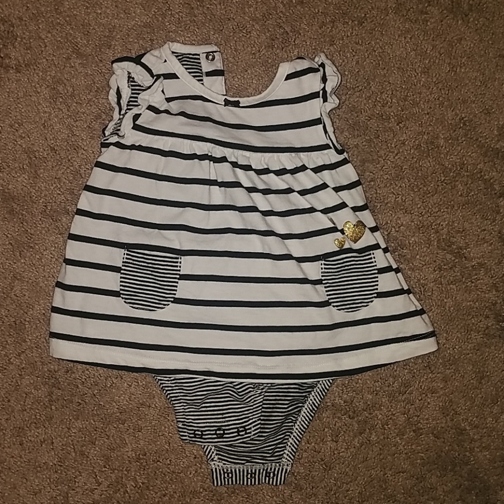Baby girls Carter's outfits